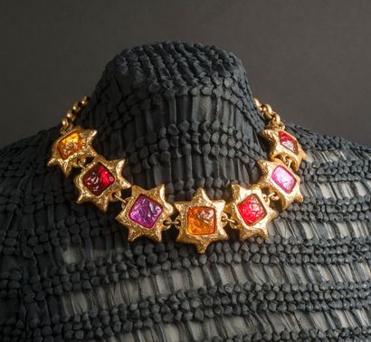 null Alexis Lahellec - (années 1980)

Beau collier en métal doré composé de sept...
