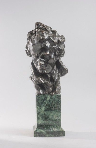 null Alfred Pina (1887-1966)

Tête de Beethoven

Bronze patiné, signé sur le col

Haut....