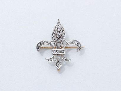 null Broche en argent 800 millièmes doublé d'or 750 millièmes, en forme de fleur...