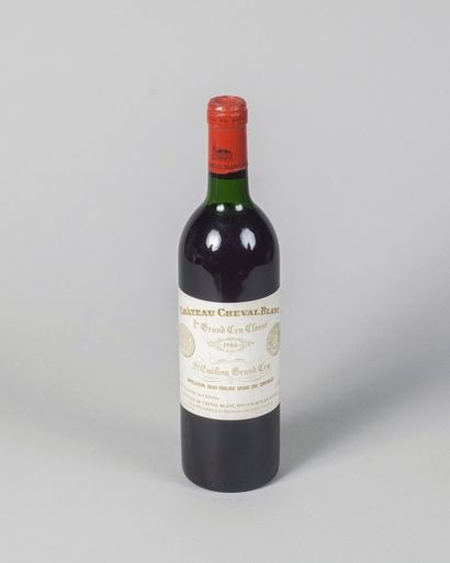 null 1 bouteille de Château Cheval Blanc 1986, niveau : haute épaule, étiquette très...