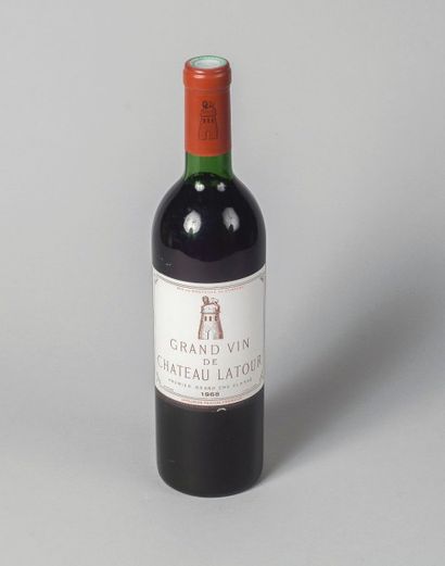 null 1 bouteille de Château Latour 1968, niveau légèrement bas, étiquette très légèrement...