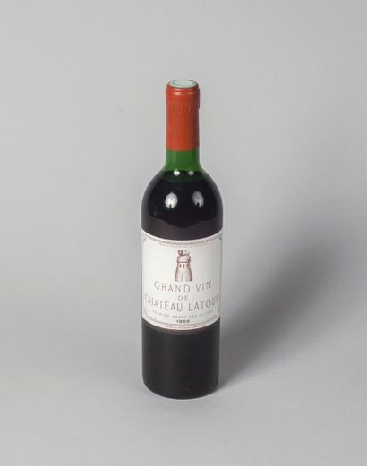 null 1 bouteille de Château Latour 1968, niveau : haute épaule.