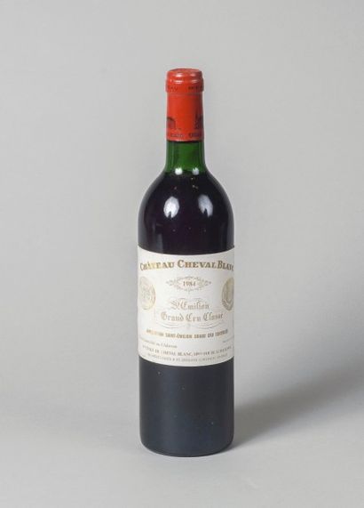 null 1 bouteille de Château Cheval Blanc 1984, niveau : légèrement bas, étiquette...