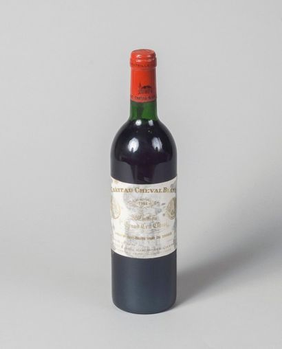 null 1 bouteille de Château Cheval Blanc 1984, niveau : légèrement bas, étiquette...