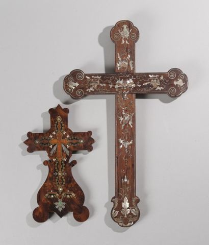 null TRAVAIL PORTUGAIS, fin du XIXe siècle

Deux crucifix, bois et nacre de la reine...