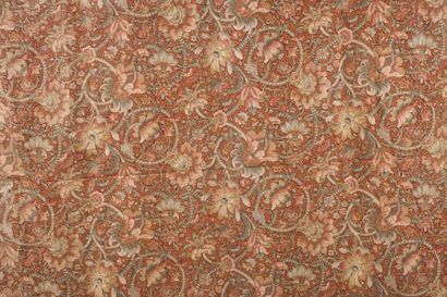 null Morceau de tissu à fleurs sur fond beige provenant du château de Randan.

221...