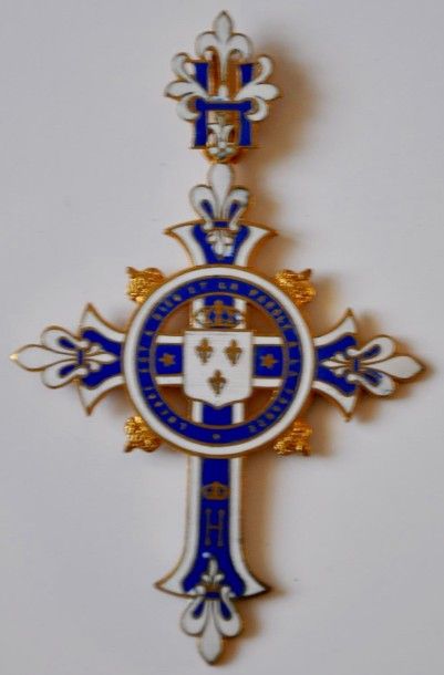 null CROIX PENDENTIF dite « Croix des Partisans » en cuivre doré et émail blanc et...