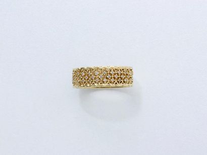 null Bague bandeau en or 750 millièmes, habillée de petits diamants brillantés dans...