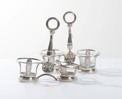 null Paire de salières doubles en argent à décor de palmettes.

Poinçon Vieillard,...