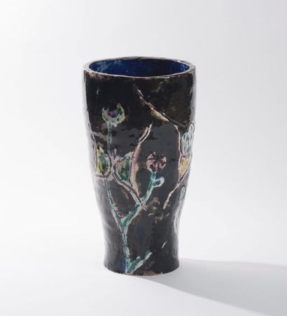 null Vase à corps cylindrique évasé en céramique émaillée à décor abstrait en polychromie...