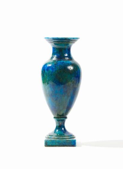 Paul MILLET – SEVRES 
Vase balustre en céramique...