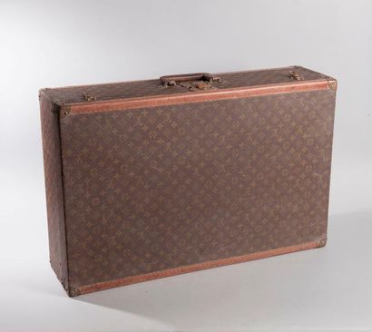 null Louis VUITTON, Valise en toile monogram, bordures lozin es, coins, fermetures...