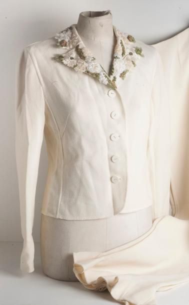 null VALENTINO Boutique. 

Tailleur blanc en laine vierge, à motifs de fleurs en...