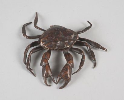 null Crabe en bronze à patine brune dont le corps forme une boîte. 

XIXe siècle....