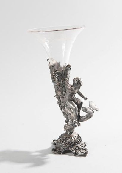 null Vase soliflore formé d'une corne d'abondance 

Epoque art nouveau