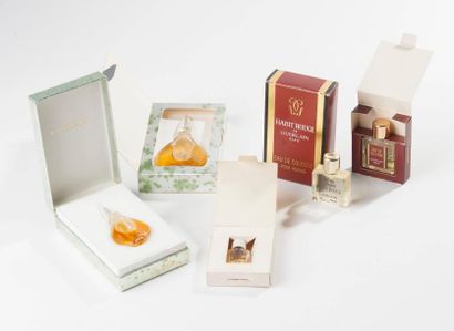 null Guerlain – (années 1960)

Lot comprenant 2 diminutifs parfum « Chamade » dans...