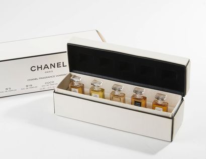 null Chanel – « Chanel Fragrance Wardrobe » - (1990)

Luxueux coffret titré et siglé...