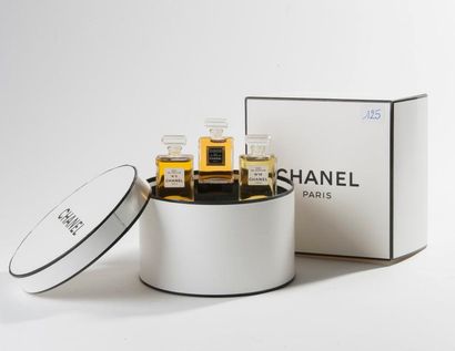 null Chanel – « Les Classiques » - (années 1990)

Coffret tambour imitant 1 carton...