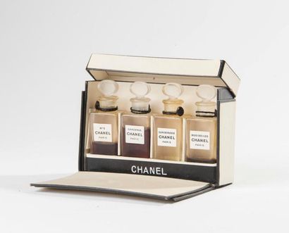 null Chanel – (années 1950)

Coffret titré et siglé comprenant 4 flacons d’extrait :...