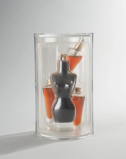 null Jean-Paul Gaultier – « Classique) – (1992)

Coffret spéciale pour le porte parfums...
