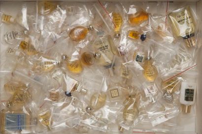 null Guerlain – (années 1950-1980)

Lot de cinquante sept diminutifs parfums sans...