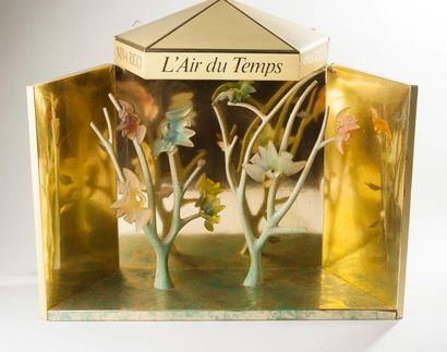null Cristal & Bronze pour Guerlain – (1955)

Flacon grand-luxe en opaline savonneuse...