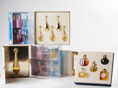 null Christian Dior – (années 1990-2000)

Lot de 6 coffrets promotionnels des parfums...