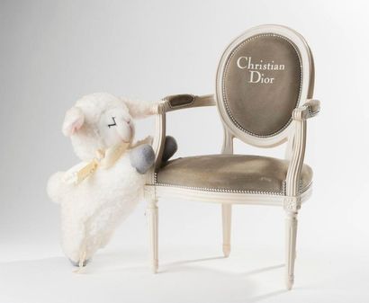 null Christian Dior – (années 1990)

Amusant diminutif publicitaire en résine moulée...