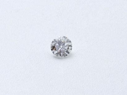 null Diamant rond demi-taille sur papier.

Poids du diamant: 1.10 ct.