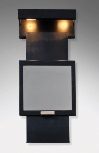 Pierre CHAREAU (1883-1950) Miroir, vers 1928 Miroir carré encadré de métal en S accroché...