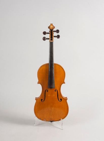 null Violon 4/4 fait par, marqué et signé Jean LAVEST à Montluçon en 1929, n°39.

...