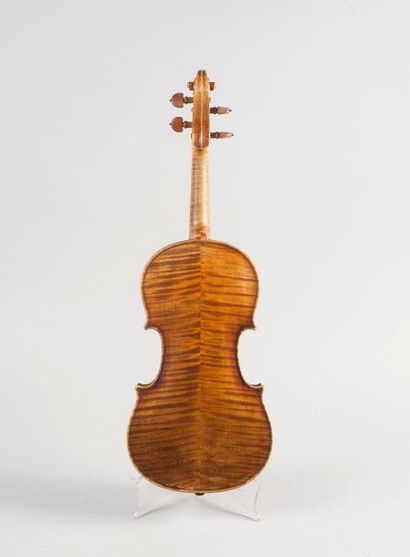 null Violon 4/4 fait par Jean Baptiste COLIN à Nancy en 1853.

 Long. : 35,2 cm

...
