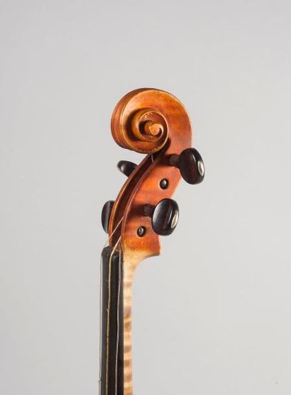 null Violon 4/4 portant l'étiquette Giuseppe GIACCHETTI Roma 1921 fait à Paris

...