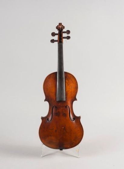 null Violon 4/4 fait par FH CAUSSIN, copie Guarnerius avec certificat de MILLANT-DEROUX

...