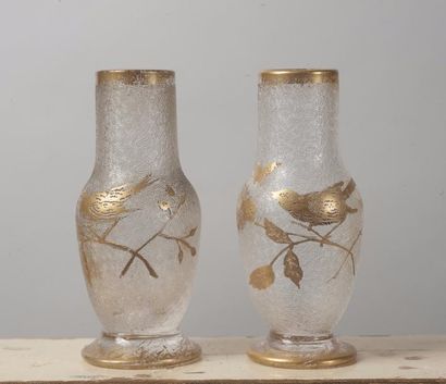 null SAINT-LOUIS (dans le gout de) 

Paire de vases miniatures à corps balustre en...