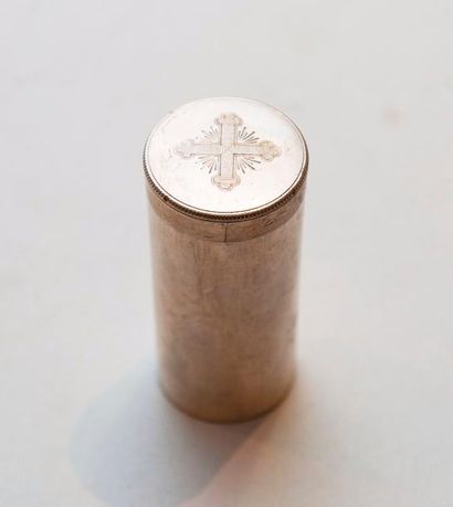 null Custode en métal argenté à décor d'une croix gravé.