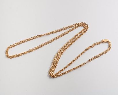 null Collier chaine en or jaune à mailons en 8. 

Poids : 36,8 gLot présenté par...