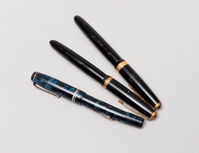 null Lot de 3 stylos anciens à encre, custom noir et métal doré ou argenté comprenant...