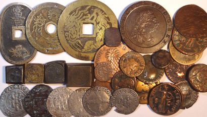 null Lot comprenant 27 monnaies diverses dont huitième d'écu 1611 Rennes et féodales...
