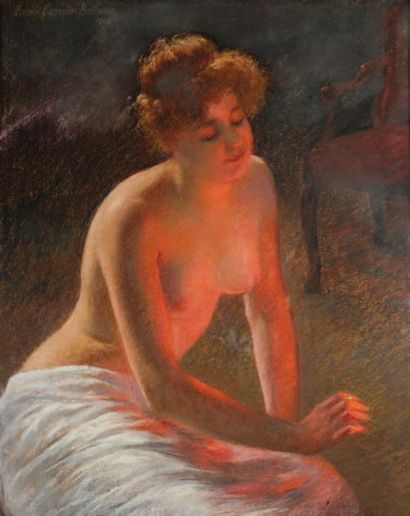 Pierre CARRIER-BELLEUSE (1851- 1932/33) Femme dans un intérieur, circa 1920 Pastel....