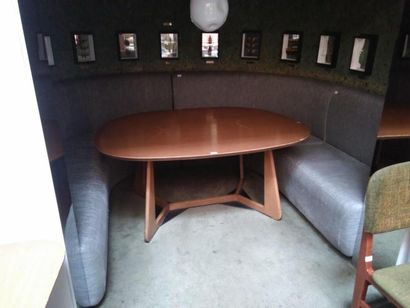 null Table ovale en bois 