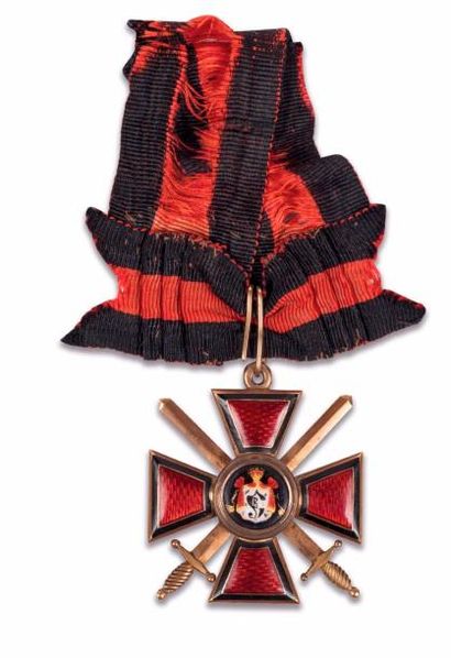 null D. Ossipov. Croix de l’ordre de saint Vladimir, avec glaives, appendue à son...