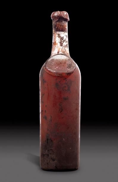 null Bouteille de forme “Bordeaux”, contenant un madère sec de Crimée. Crimée, 1905.

Verre...