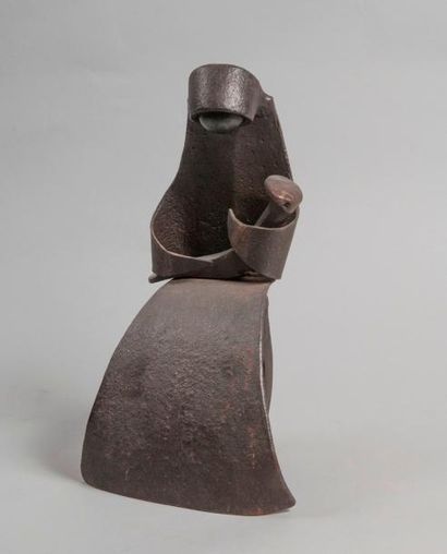null Maternité

Sculpture en métal patiné remployant des outils anciens.

Haut. :...