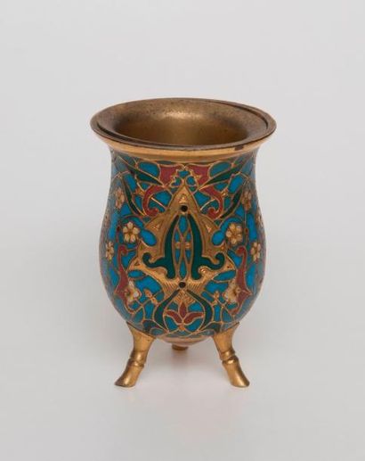 null Ferdinand BARBEDIENNE (1810-1892)

Vase balustre en bronze doré à décor floral...