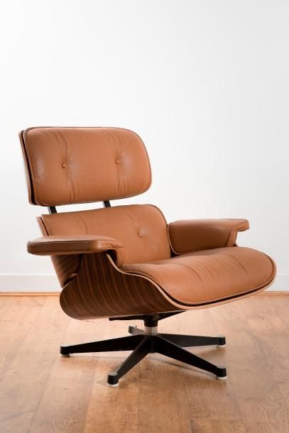 null Charles (1907-1978) et Ray (1912-1988) EAMES

Lounge Chair modèle 670 crée en...