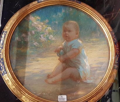 null Louis FORTUNEY (1875-1951) 

Enfant assis 

Pastel rond, signé en bas. 

Diam....