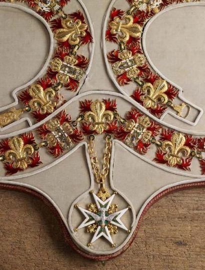 null Aussi rare que précieux, ce collier de chevalier de l’ordre du Saint-Esprit...