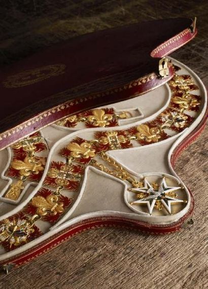 null Aussi rare que précieux, ce collier de chevalier de l’ordre du Saint-Esprit...