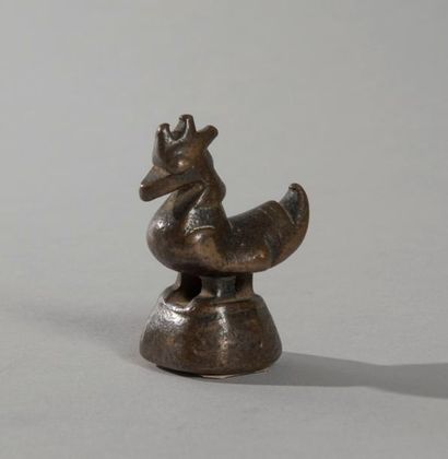 null Birmanie, XIXème siècle. Poids à opium en forme de canard. Bronze. Haut : 5,5...